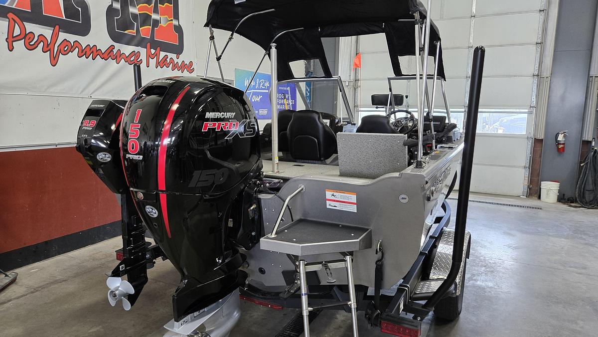 Used 2023 Crestliner 1750 Fish Hawk Platinum Edition