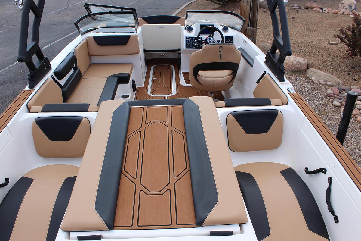 2026 Heyday Wake Boats Wt2 DC