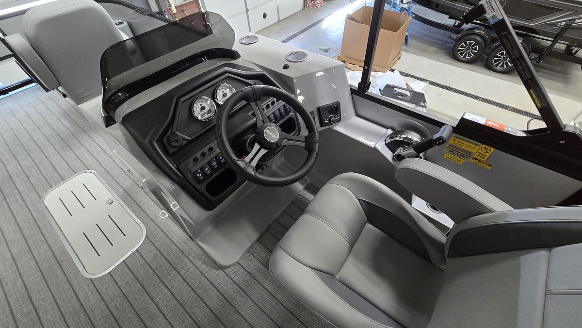 2026 Bentley Pontoons 243 Front Fish Swing Back