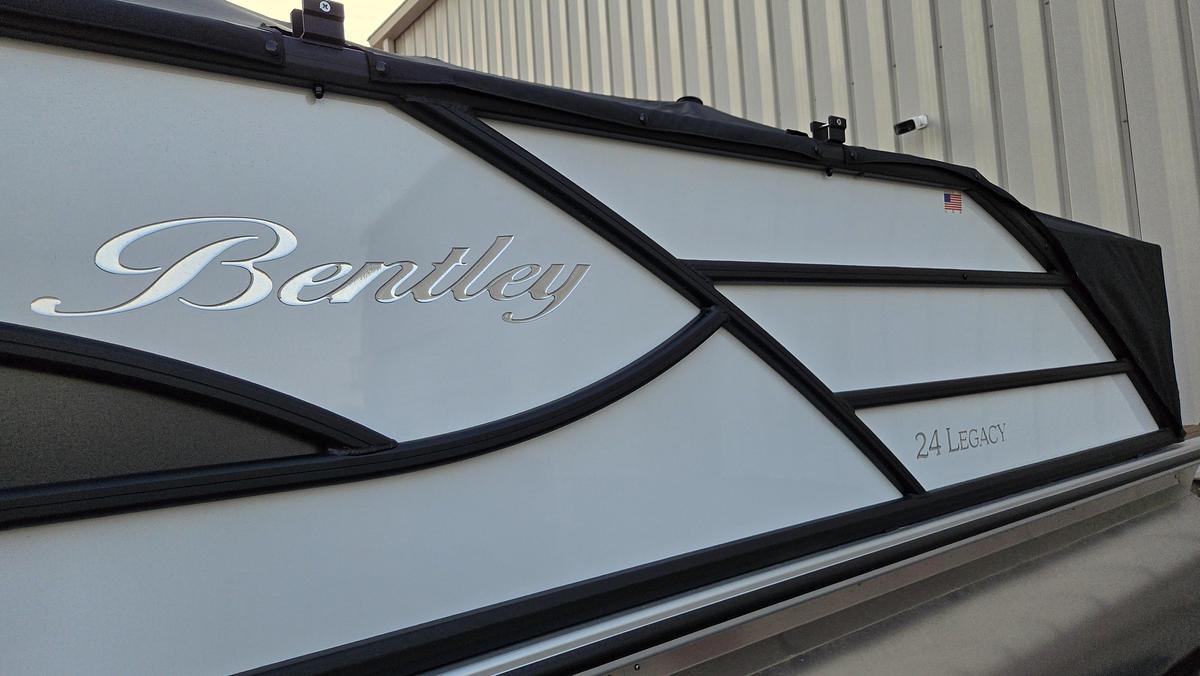 2026 Bentley 243 Swingback Pontoon Triple Toon