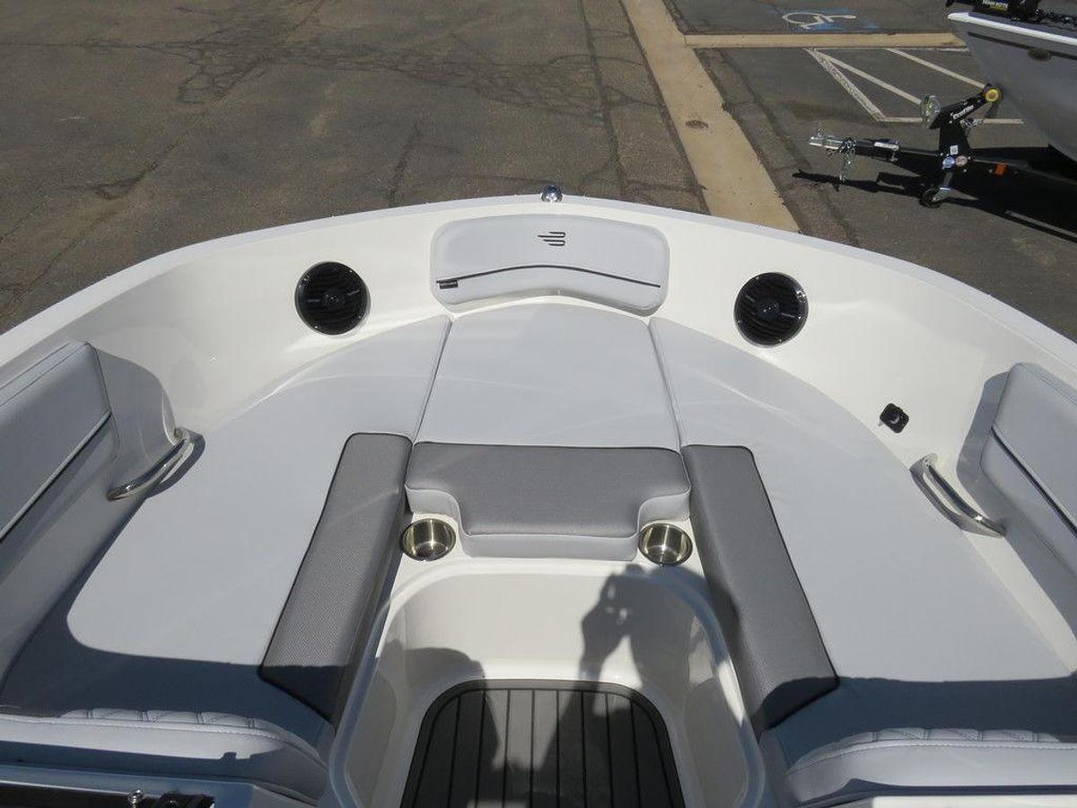 2025 Bayliner VR5 Bowrider