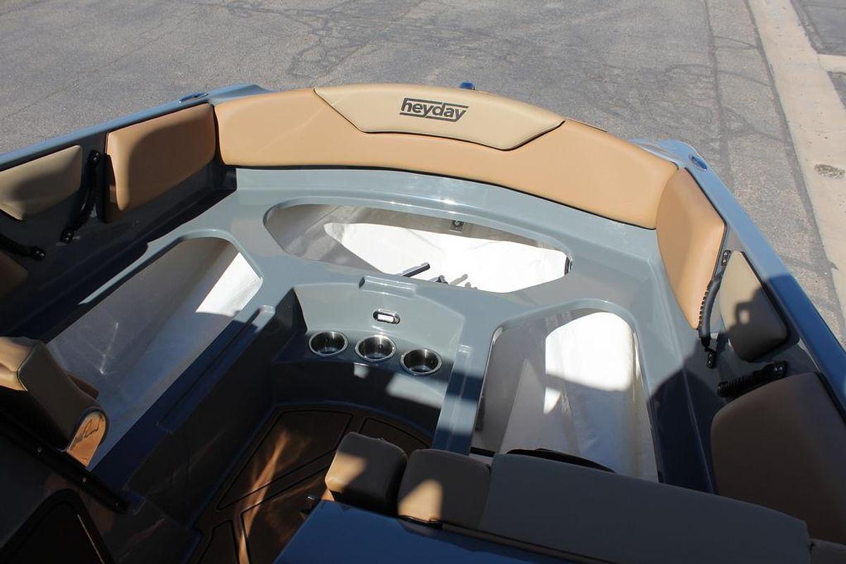 2025 Heyday Wake Boats WTSURF