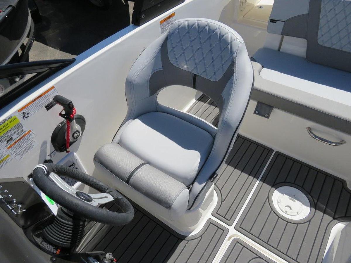 2025 Bayliner VR5 Bowrider