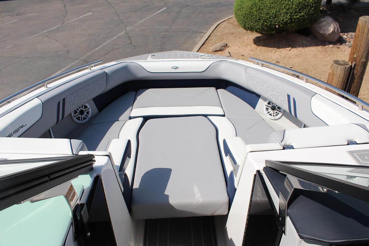 2026 Regal LS9 Surf Ultimate (Dealer Demo)