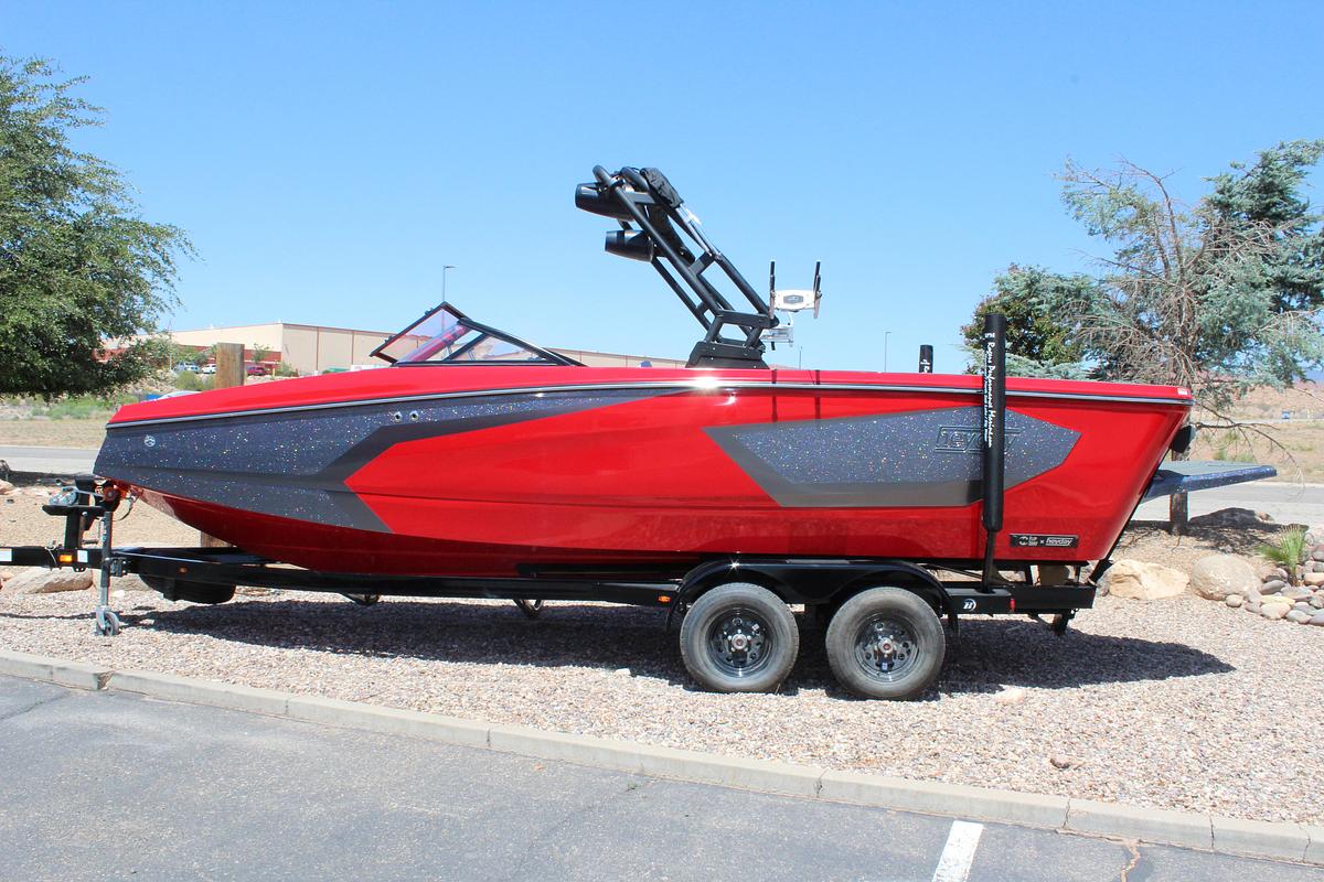 Used 2025 Heyday Wake Boats WTSURF