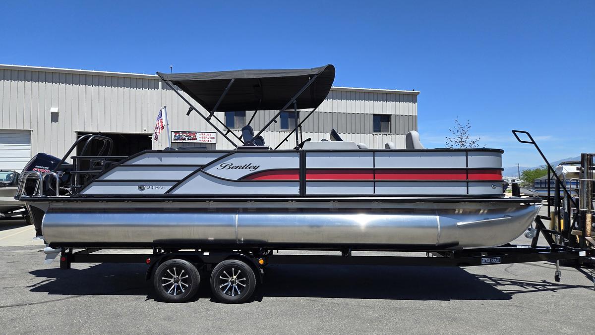 2026 Bentley Pontoons 243 Front Fish Swing Back