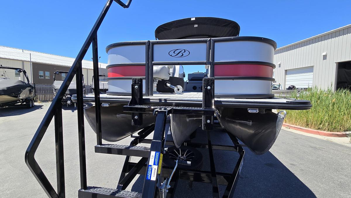 2026 Bentley Pontoons 243 Front Fish Swing Back