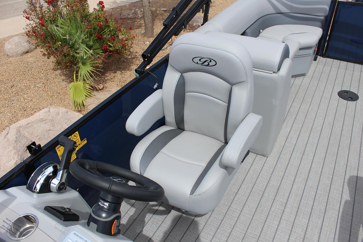 2026 Bentley Pontoons 243 Center Walk Thru Fish Tripple Toon