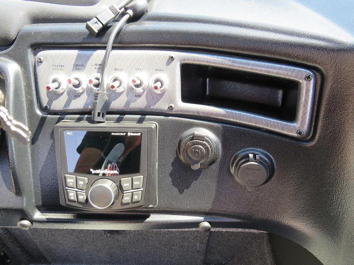 2025 Lund 1875 Crossover XS Sport