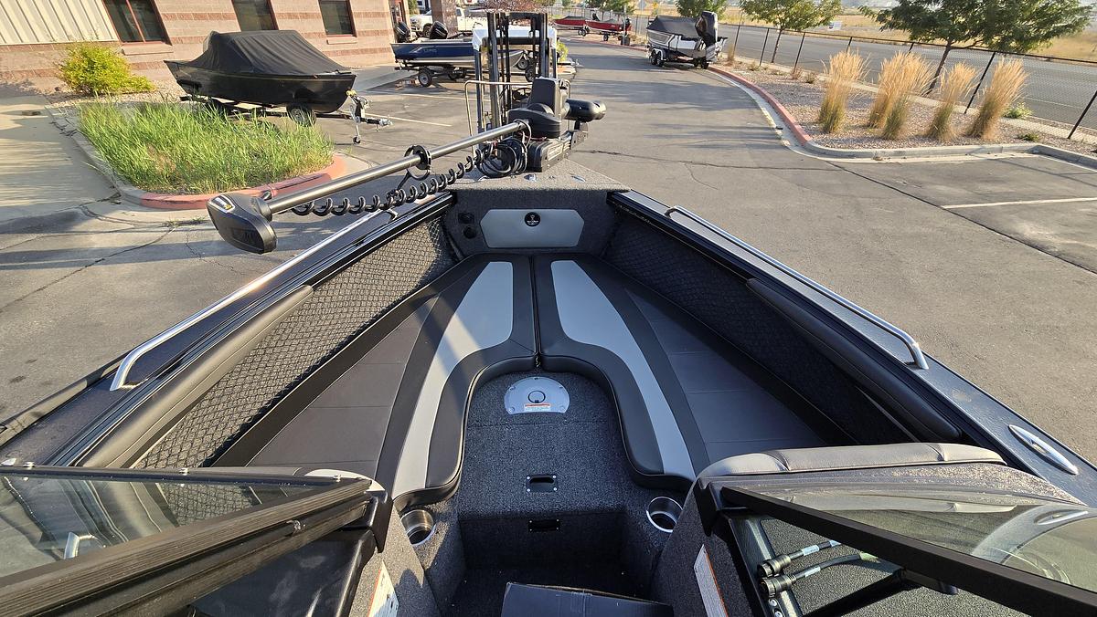 Used 2025 Lund 2075 Tyee Sport