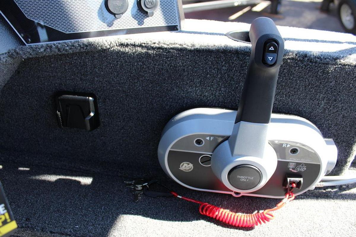 2025 Lund 1650 Rebel XL SS Whiteout Edition