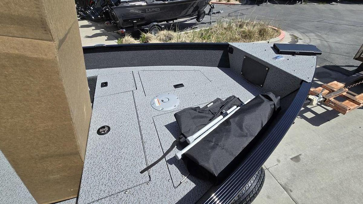 2025 Lund 1650 Angler Tiller