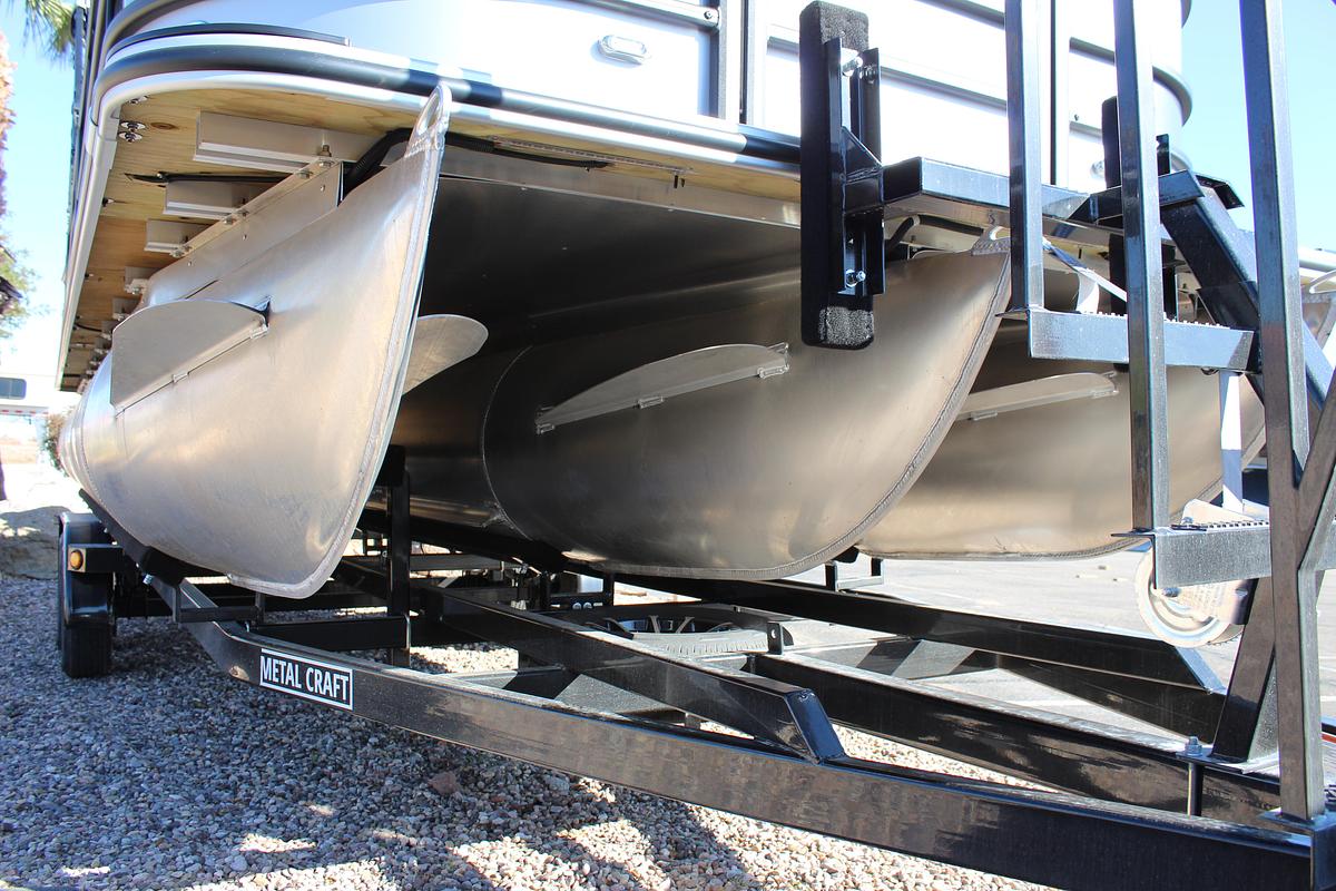 2026 Bentley Pontoons Legacy 220 Swingback