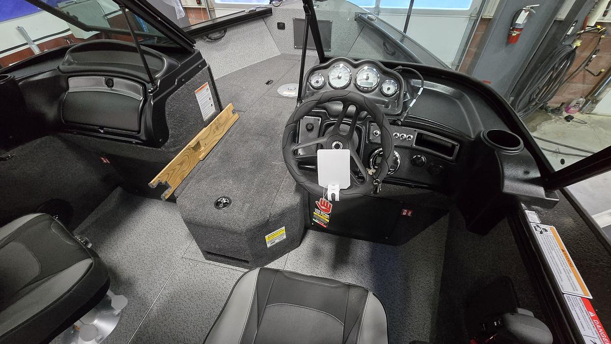 2026 Lund 2075 Fisherman