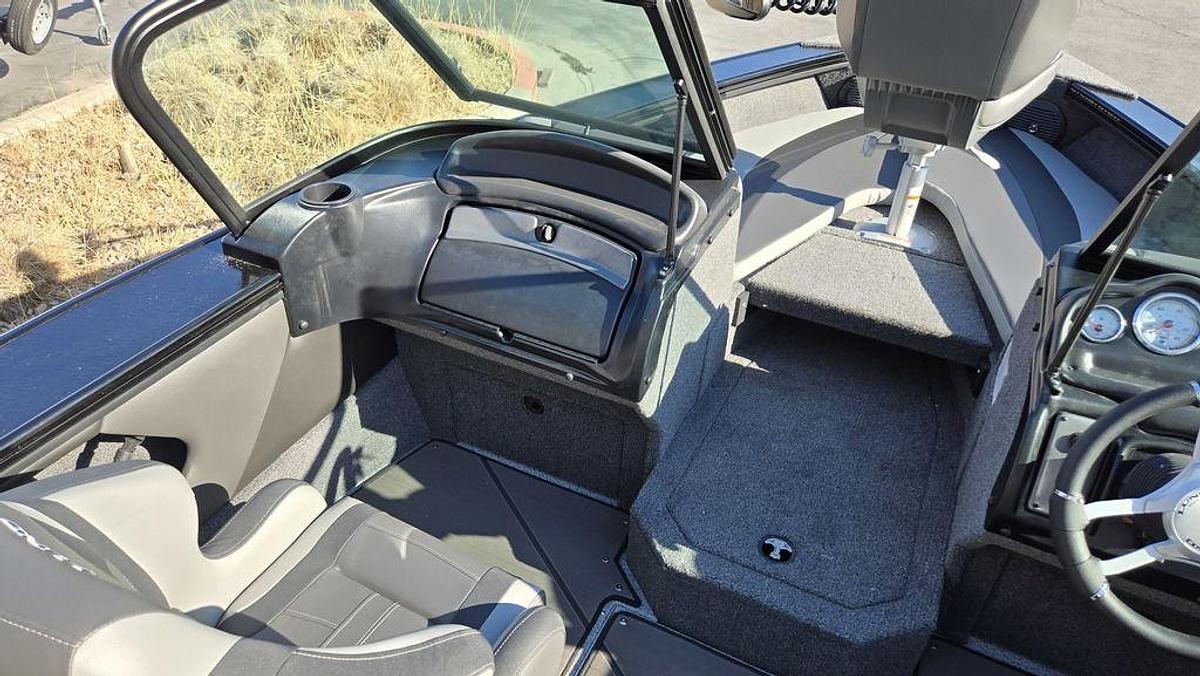 2025 Lund 1875 Crossover XS Sport