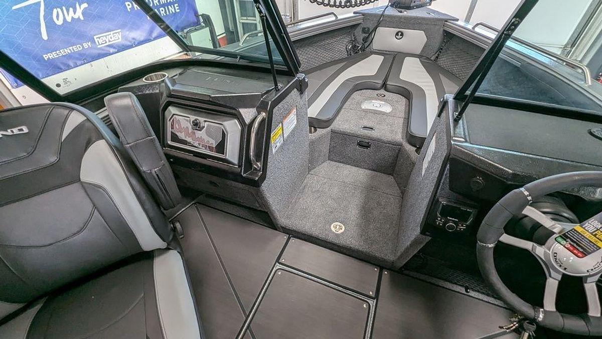 2025 Lund 2275 Baron