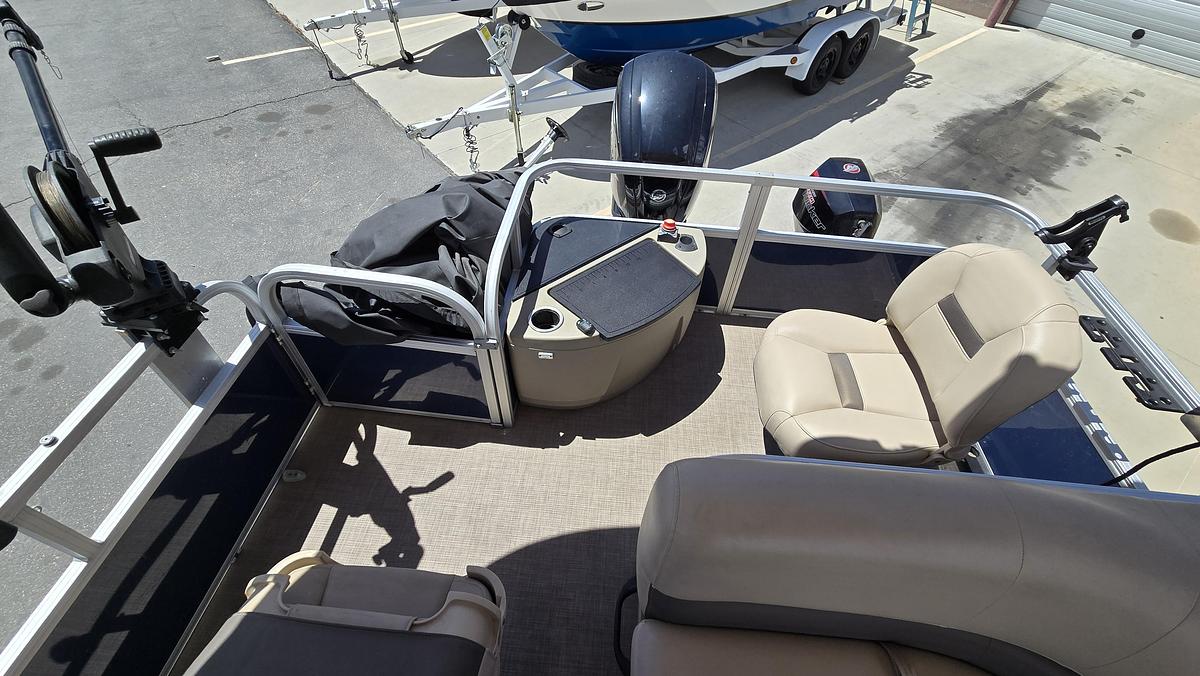 Used 2024 Tracker 18 DLX Bass Buggy