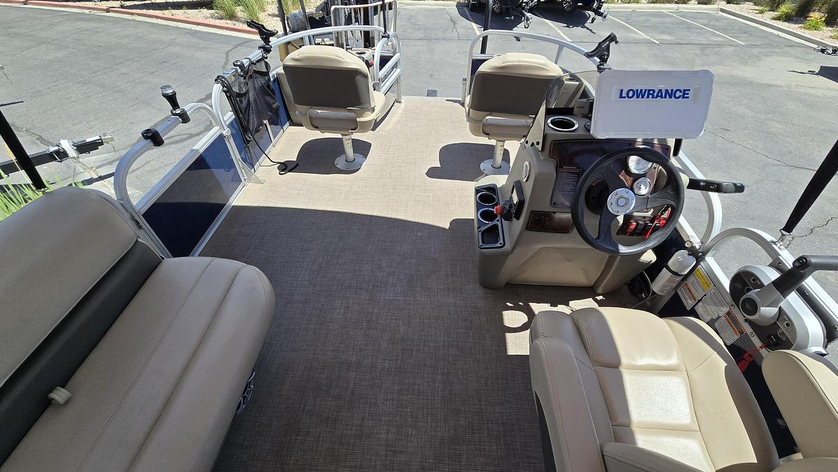 Used 2024 Tracker 18 DLX Bass Buggy