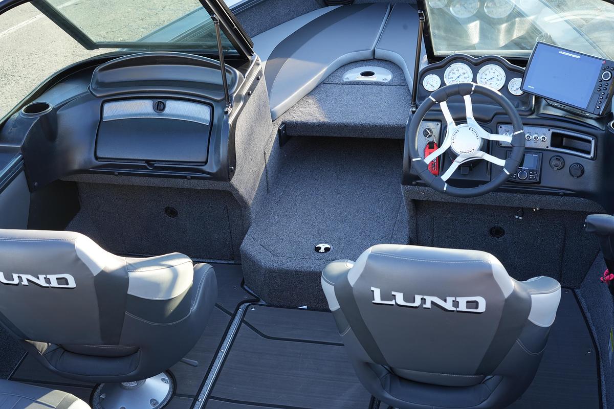 Used 2023 Lund 1875 Crossover XS Sport