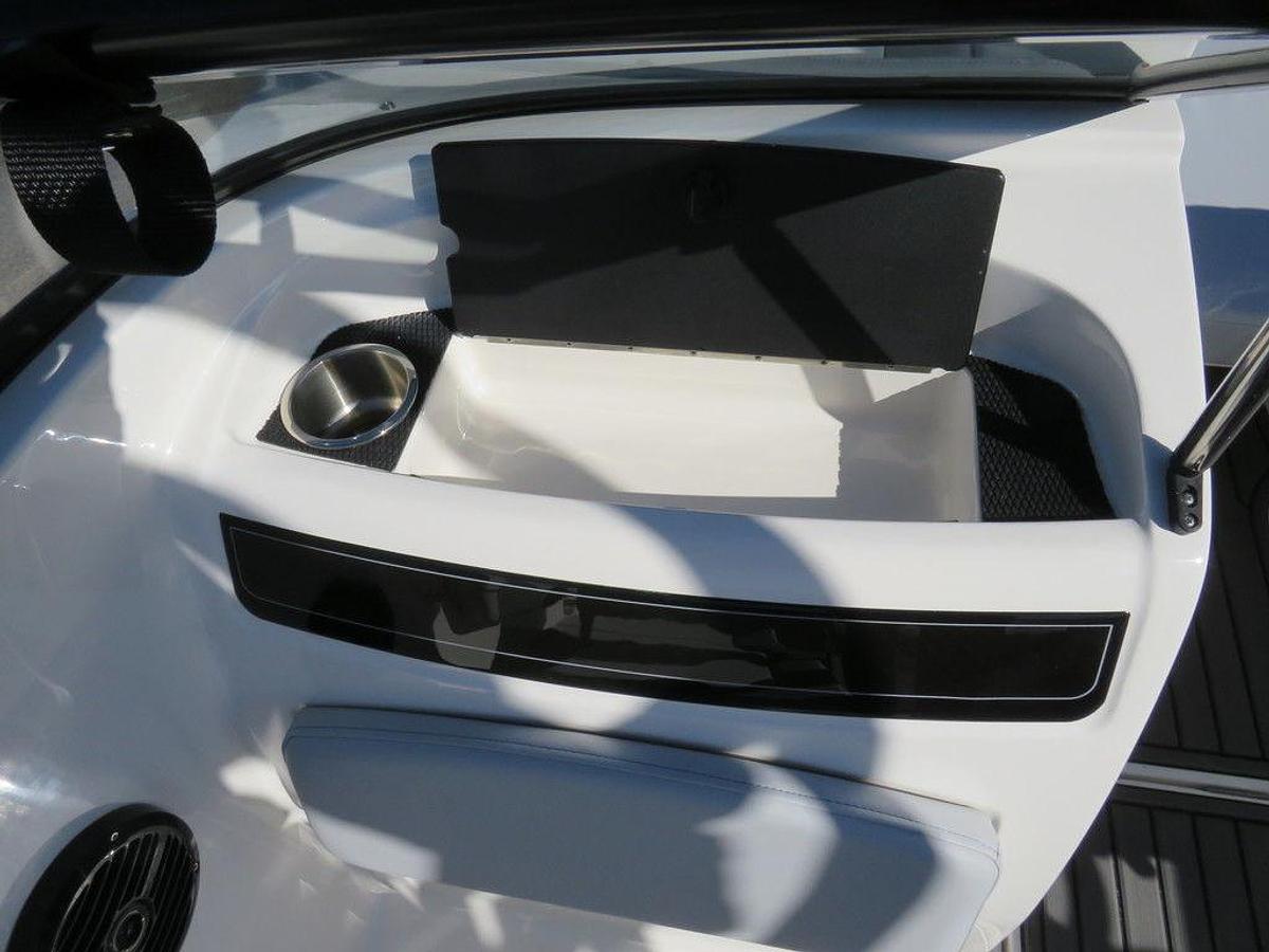 2025 Bayliner VR5 Bowrider