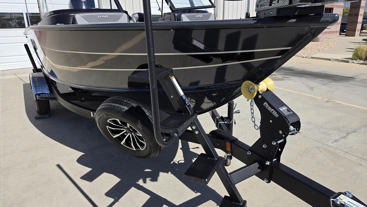 2027 Lund 1875 Crossover XS Sport