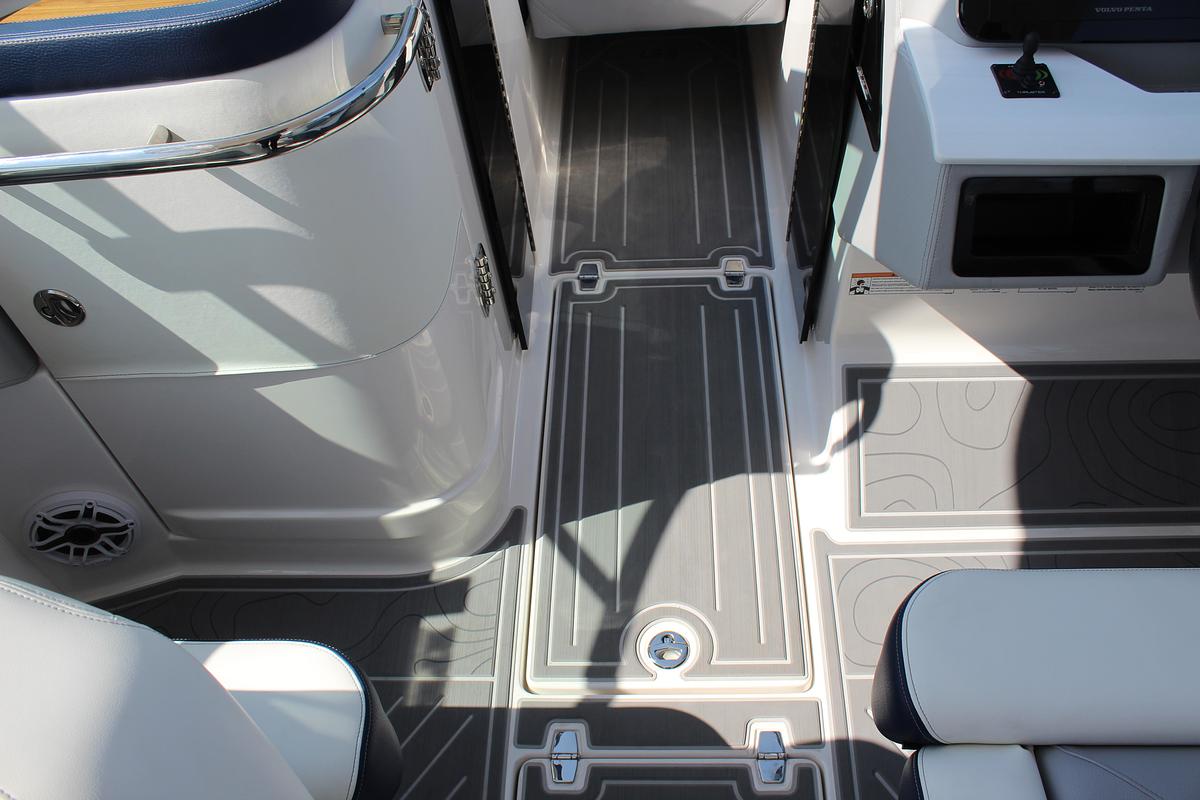 2026 Regal LS9 Surf Ultimate (Dealer Demo)