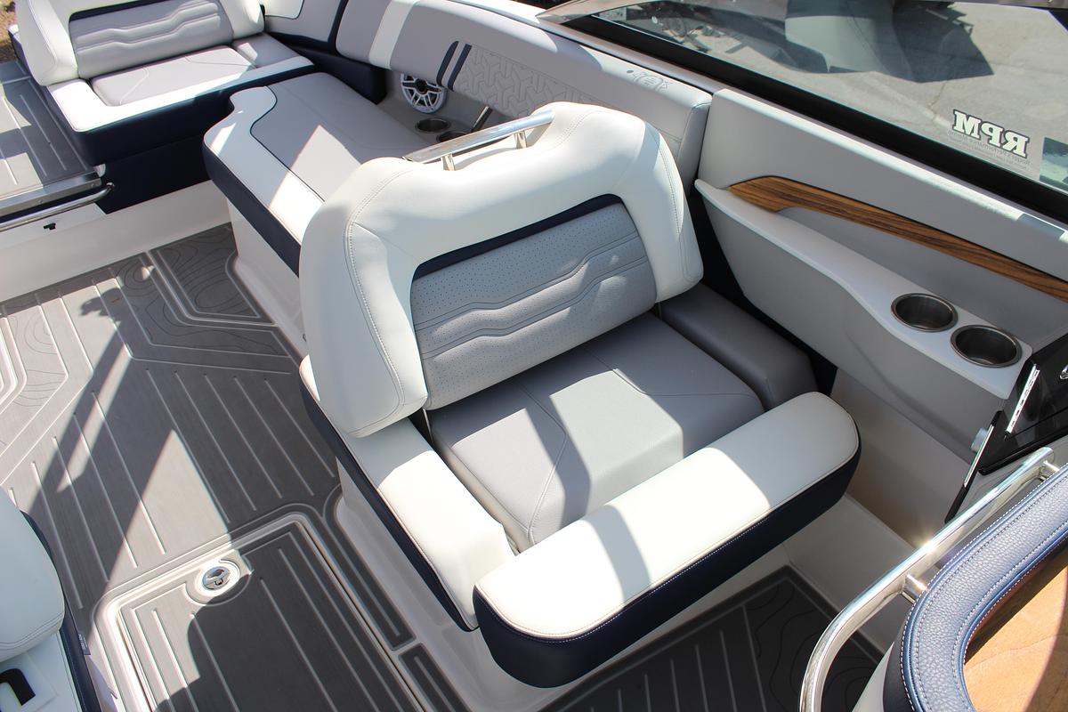 2026 Regal LS9 Surf Ultimate (Dealer Demo)