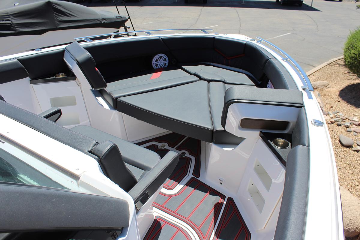 2025 Monterey Elite 30 OB