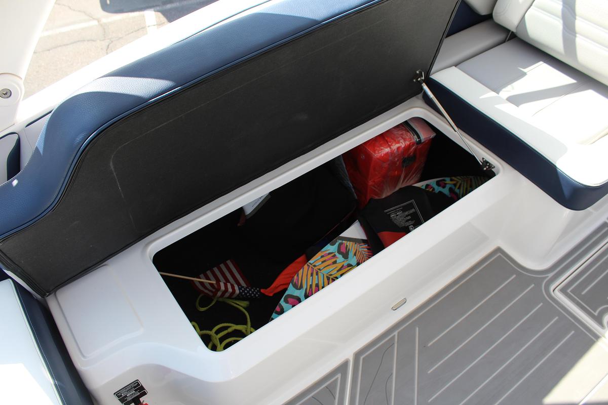 2026 Regal LS9 Surf Ultimate (Dealer Demo)