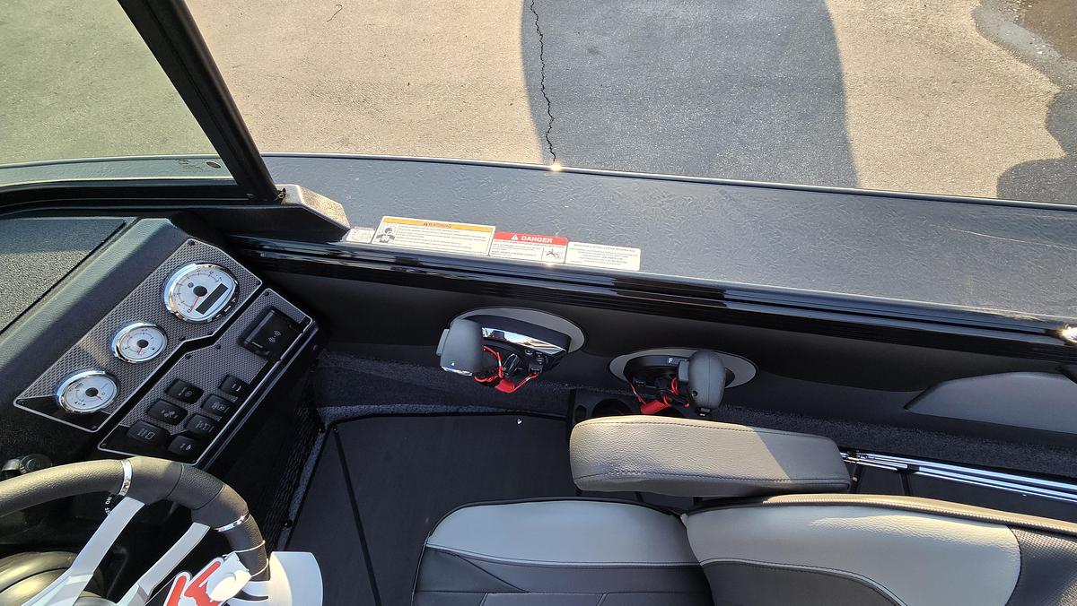 Used 2025 Lund 2075 Tyee Sport