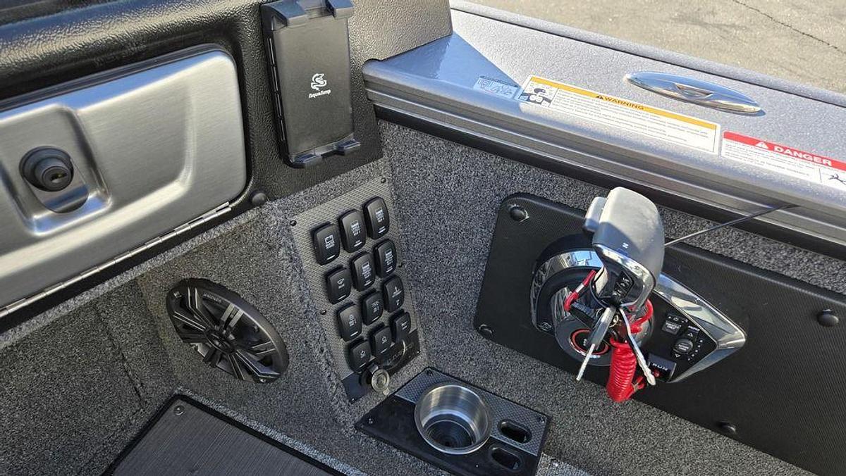 2025 Lund 2175 Pro-V Sport