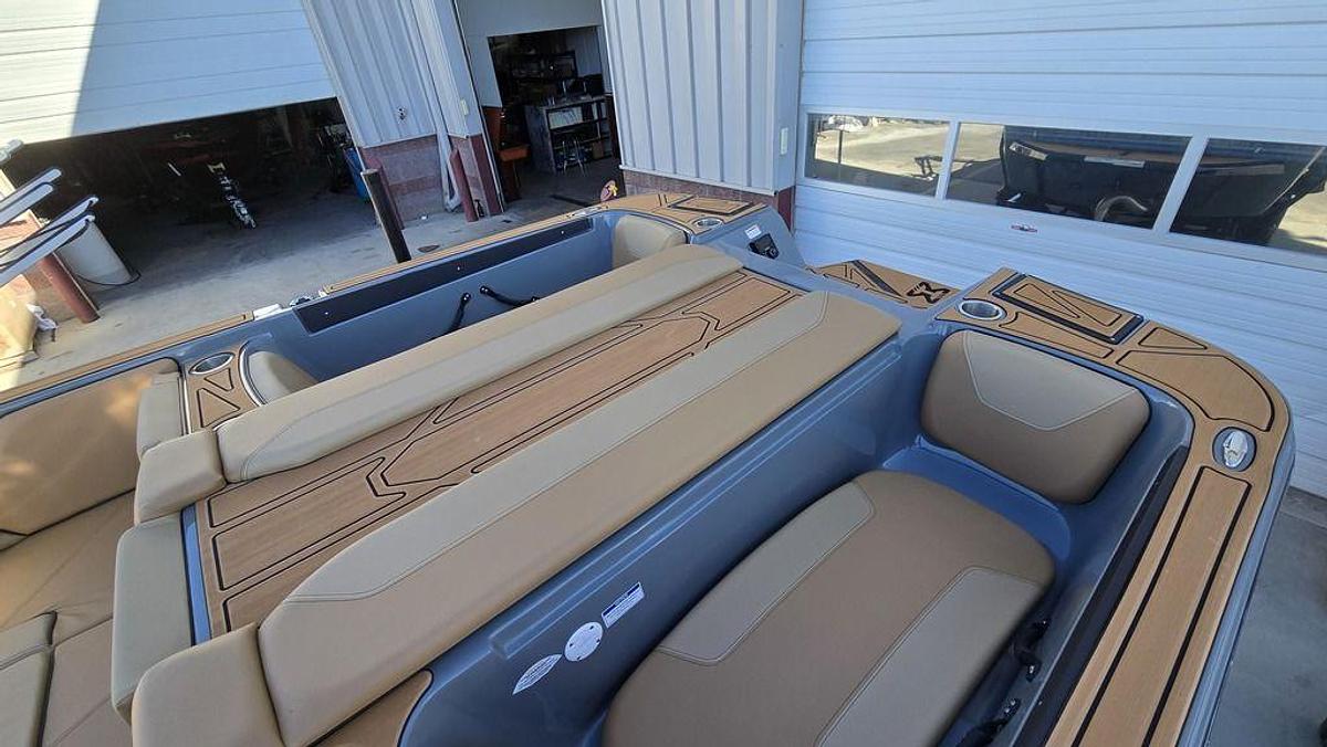 2025 Heyday Wake Boats WTSURF