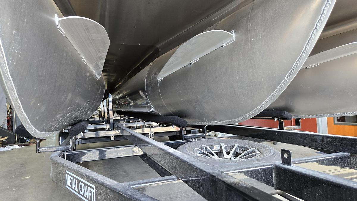 2026 Bentley Pontoons 243 Front Fish Swing Back