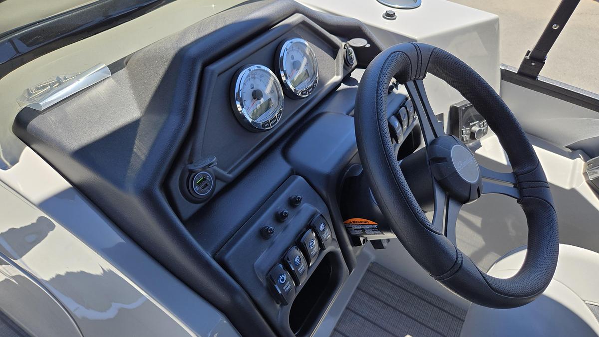 2026 Bentley Pontoons 243 Front Fish Swing Back