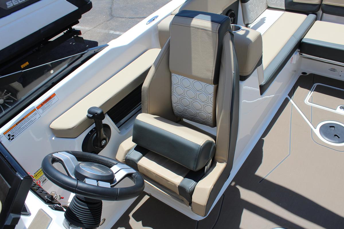 2027 Heyday Wake Boats H22