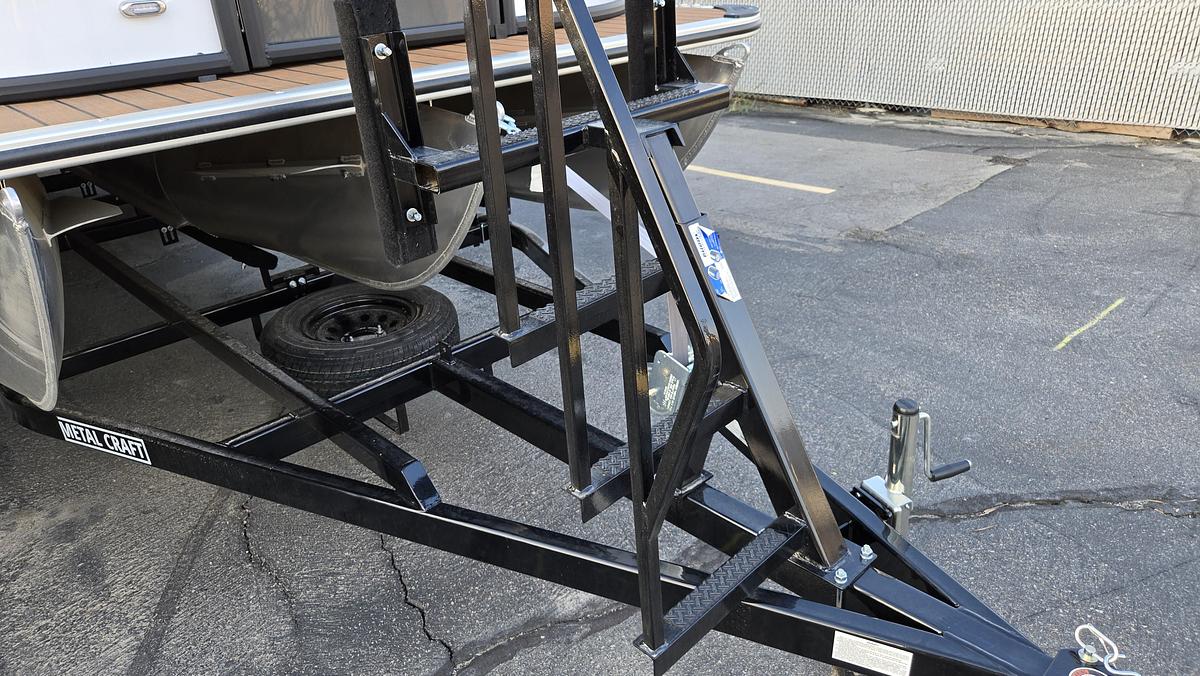 2026 Bentley 243 Swingback Pontoon Triple Toon