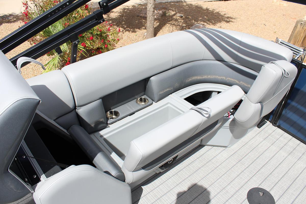 2026 Bentley Pontoons 243 Center Walk Thru Fish Tripple Toon