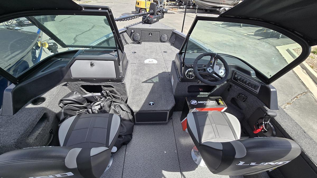 2026 Lund 1775 Impact XS Sport