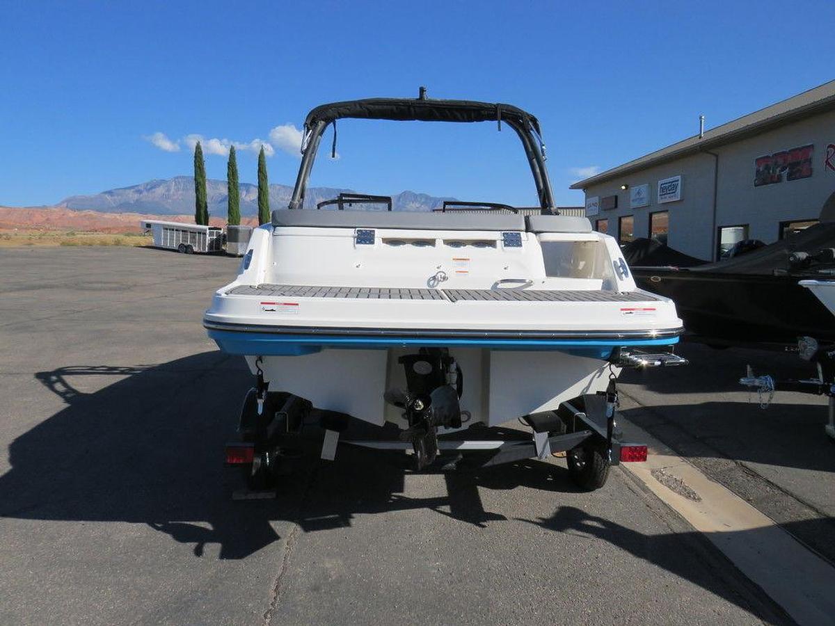 2025 Bayliner VR5 Bowrider
