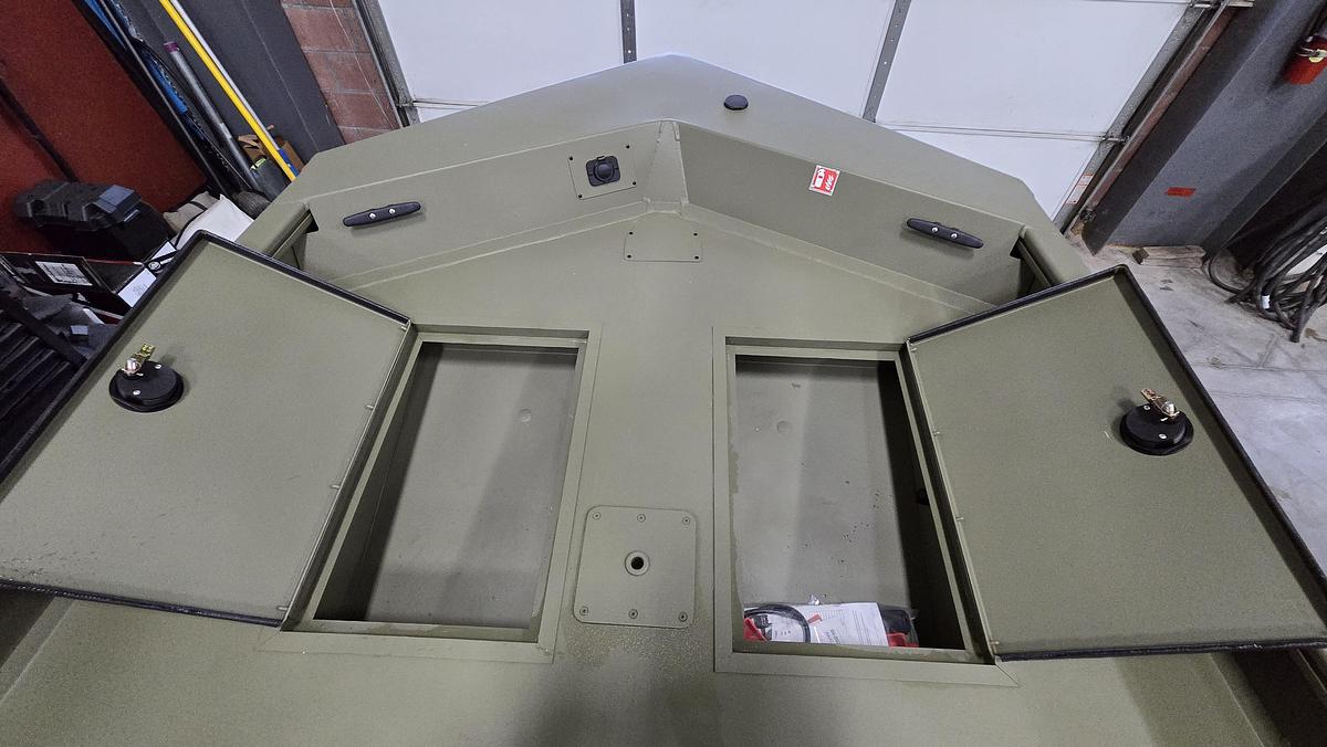 2027 Lund 1760 Predator