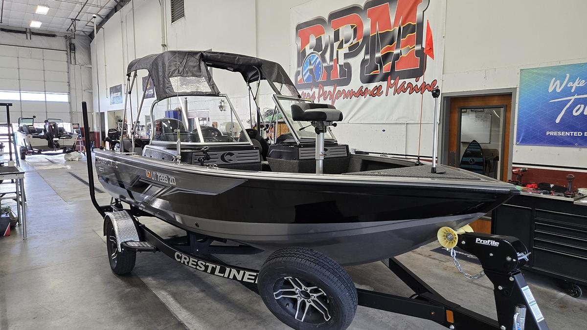 Used 2023 Crestliner 1750 Fish Hawk Platinum Edition