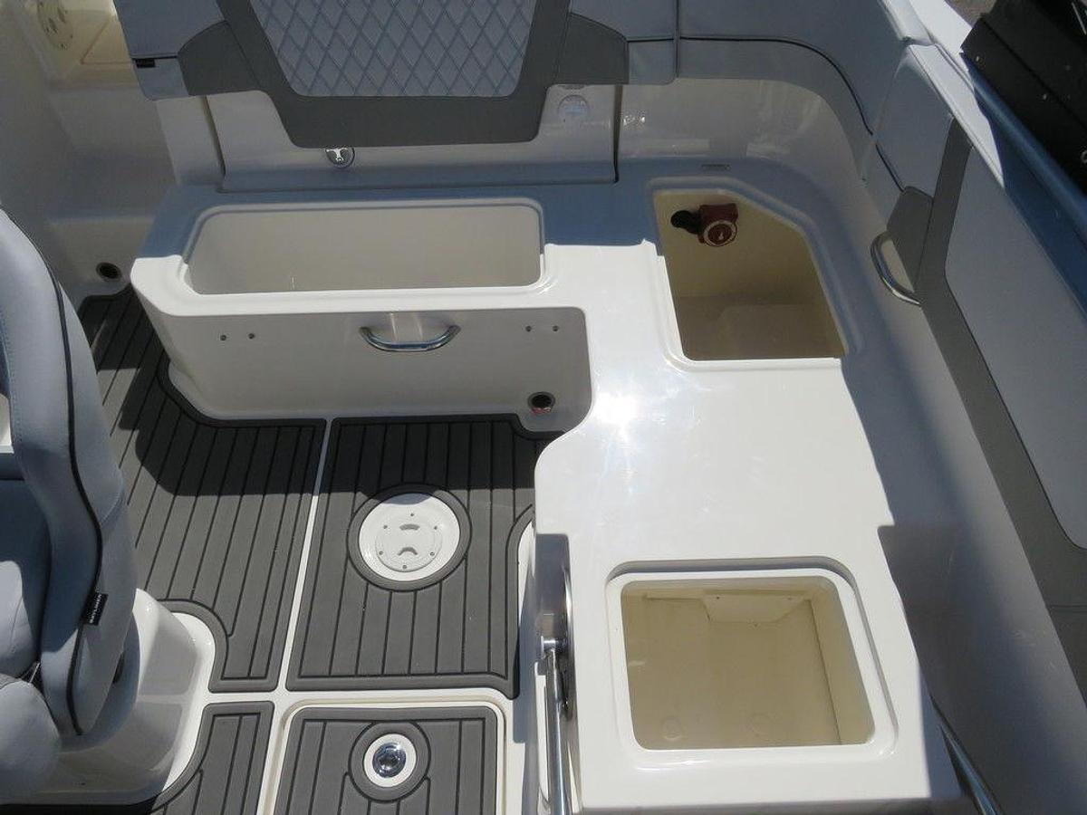 2025 Bayliner VR5 Bowrider