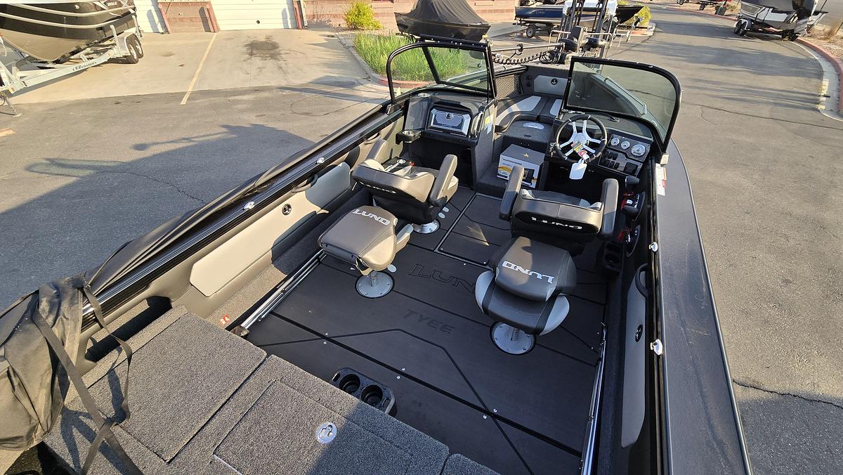 Used 2025 Lund 2075 Tyee Sport