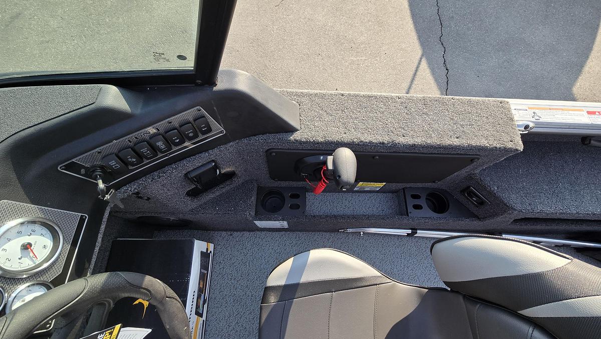 2025 Lund 2075 Impact XS Sport