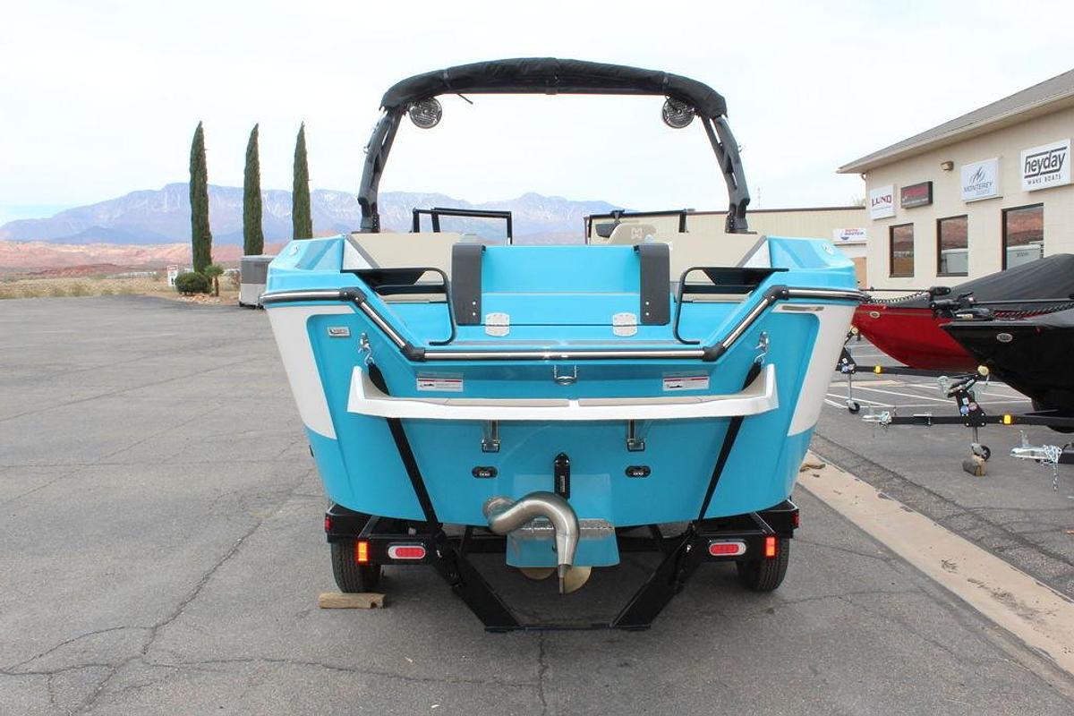 2025 Heyday Wake Boats H22