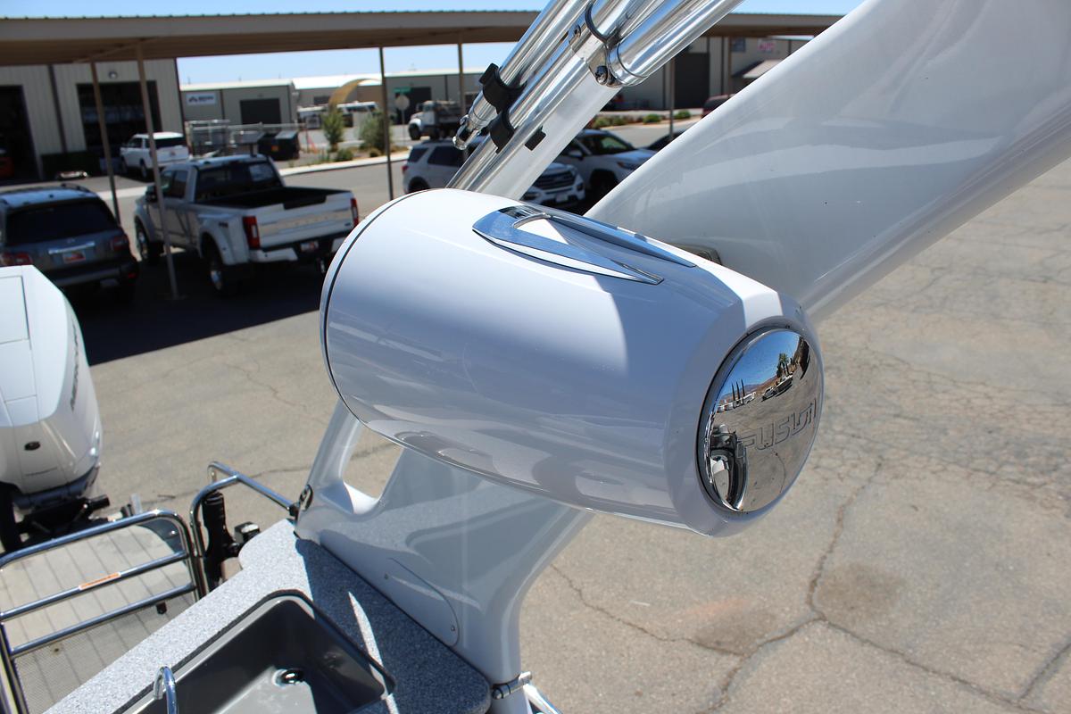Used 2023 Avalon Excaliber LTD Elite Windsheild