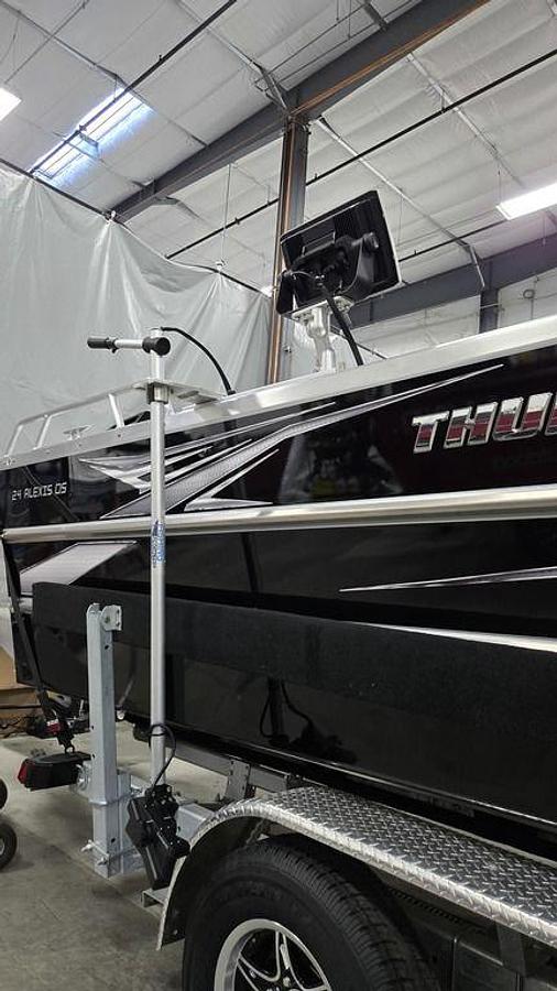 2025 Thunder Jet Alexis 24 OS