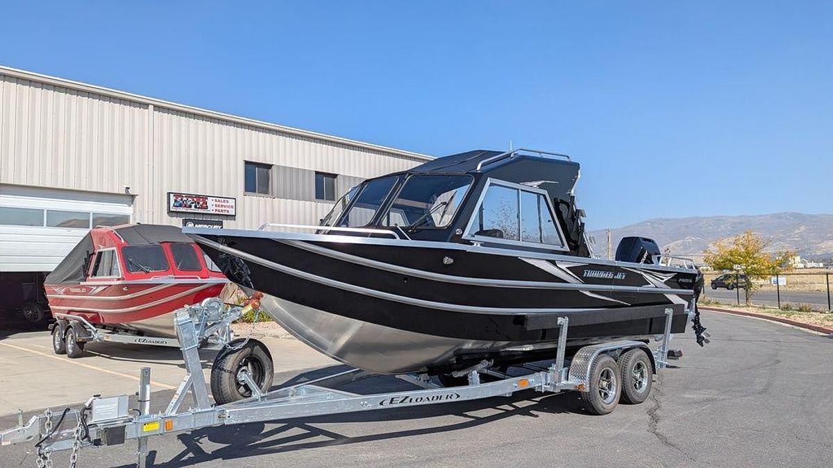 2025 Thunder Jet Alexis 24 OS