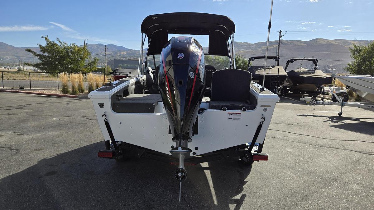 2027 Lund 1975 Tyee Sport