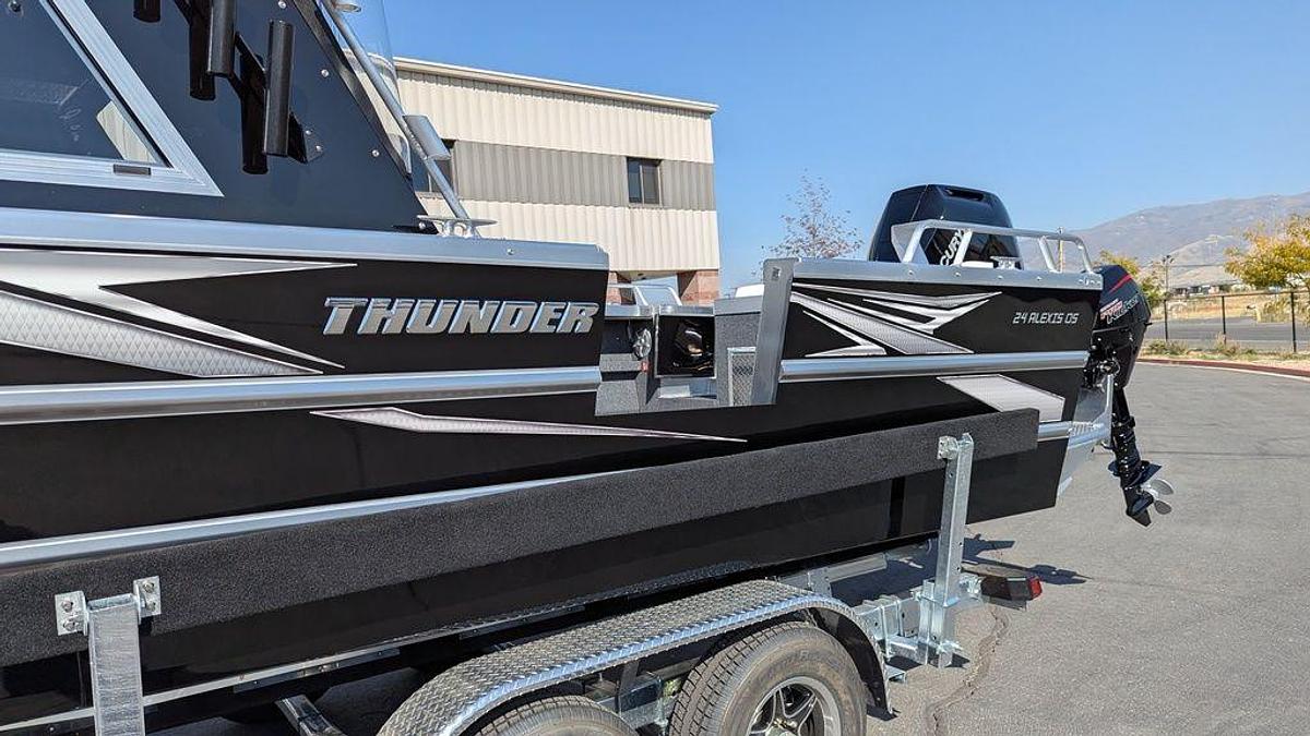 2025 Thunder Jet Alexis 24 OS